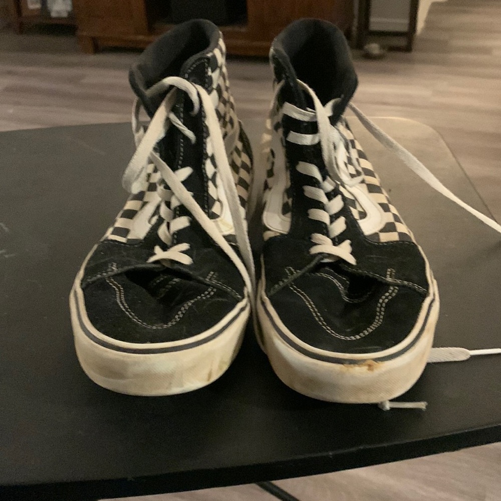 Some black and white ankle shoes from vans. - Picture 1 of 2